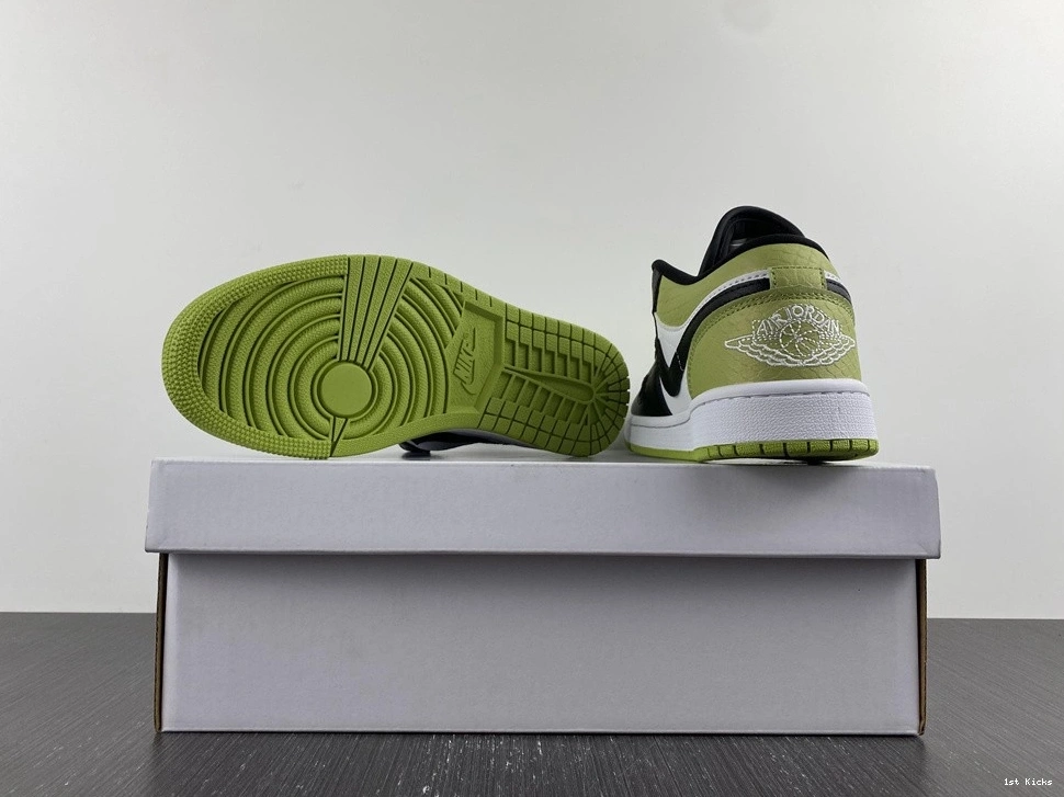 Green (W) Jordan Low Snakeskin - Vivid DX4446-301 1 1020
